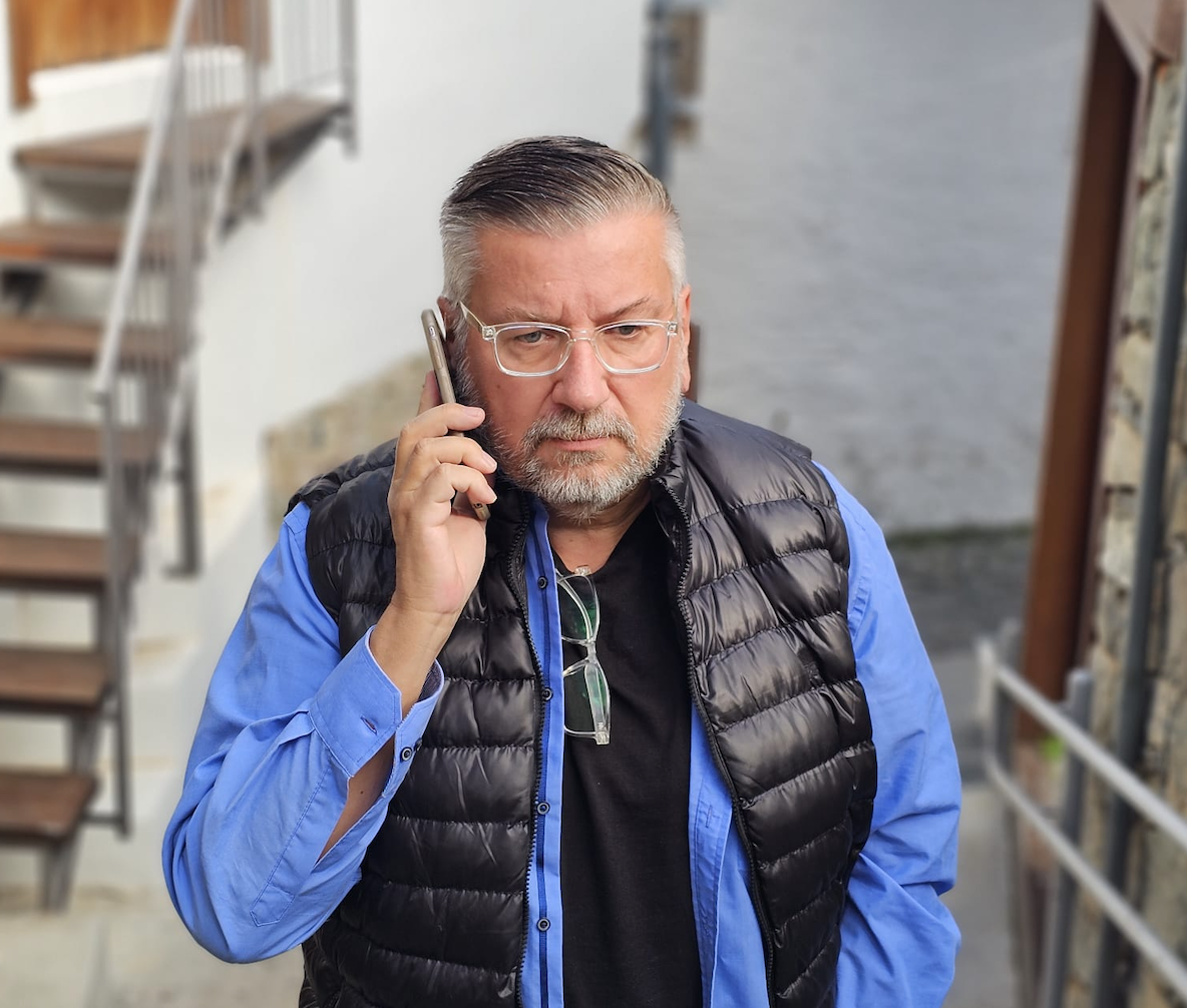 Telefon! Ein mitgeschnittenes Gespräch der Wineparty-Bassena-Intellektuellen