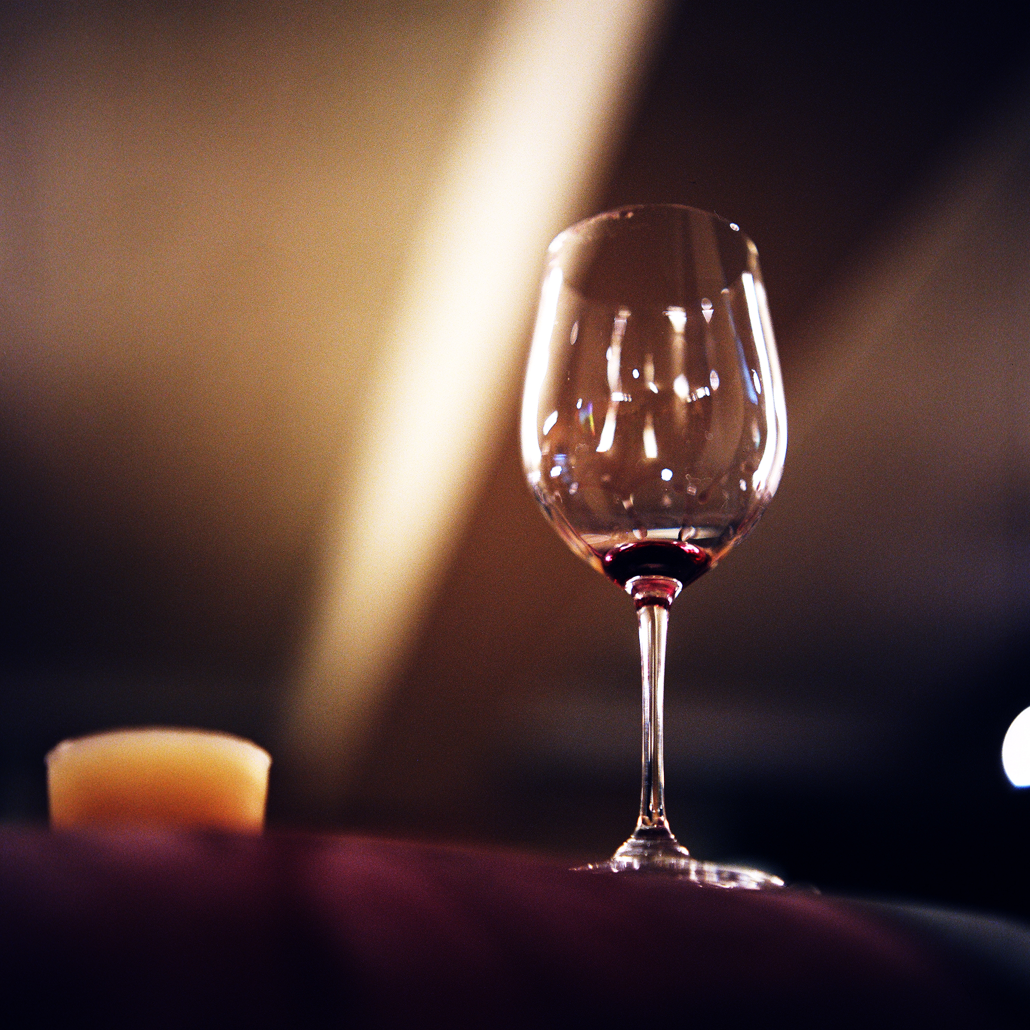 Stille Nacht, einsame Nacht. Die Distanz, die Weintrinken möglich macht