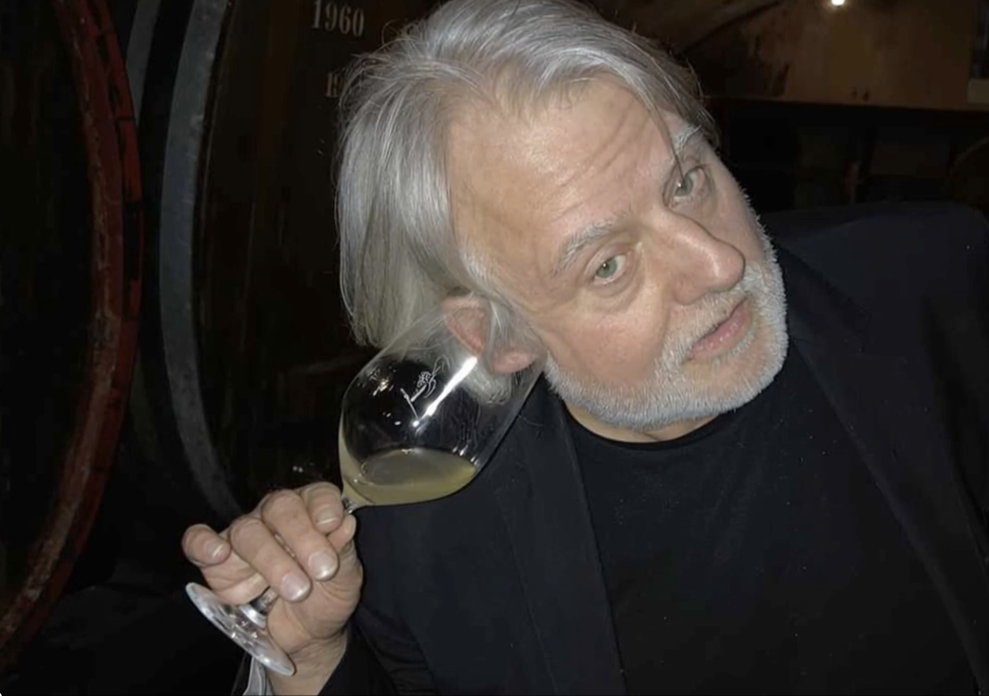 Ein Glas Weiß bitte. Über das Glück mit stino (stinknormalem) Schankwein