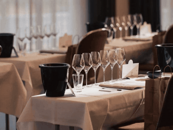 Kein Maul voll Wein! Ist das System der Weinbörsen und Großverkostungen zu allen Weinen gerecht?