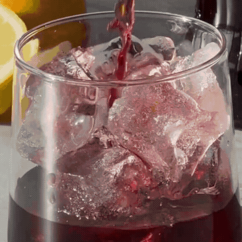 40 Grad und 5 Weinschorlen, die Hitze zu überleben – eine Satire